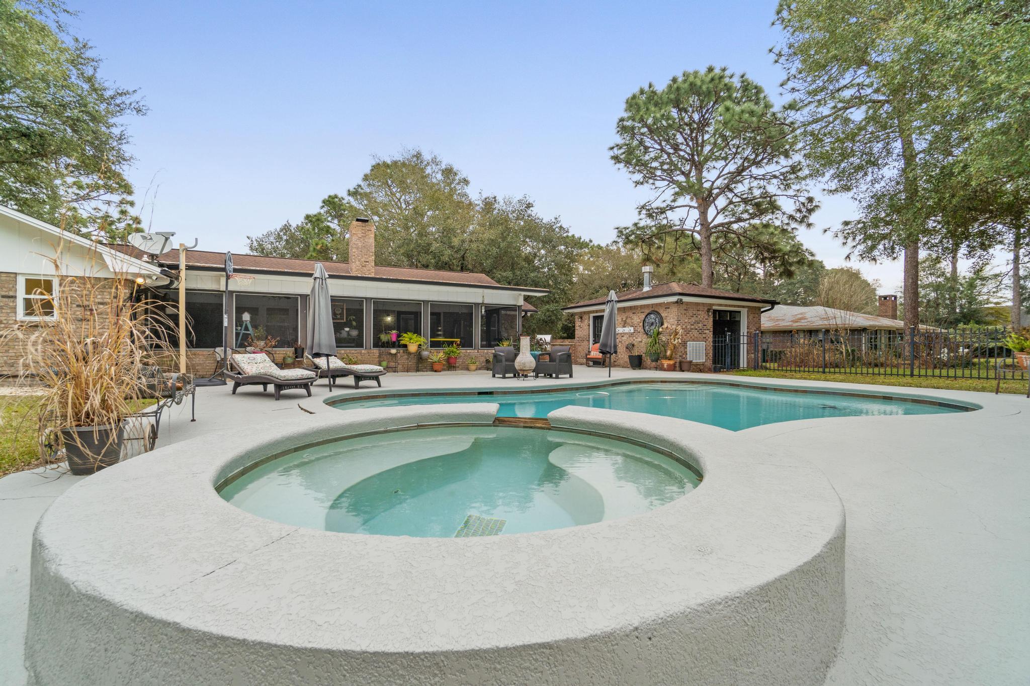 ROCKY,LAKEWAY,FAIRWY (222204.00) - Residential