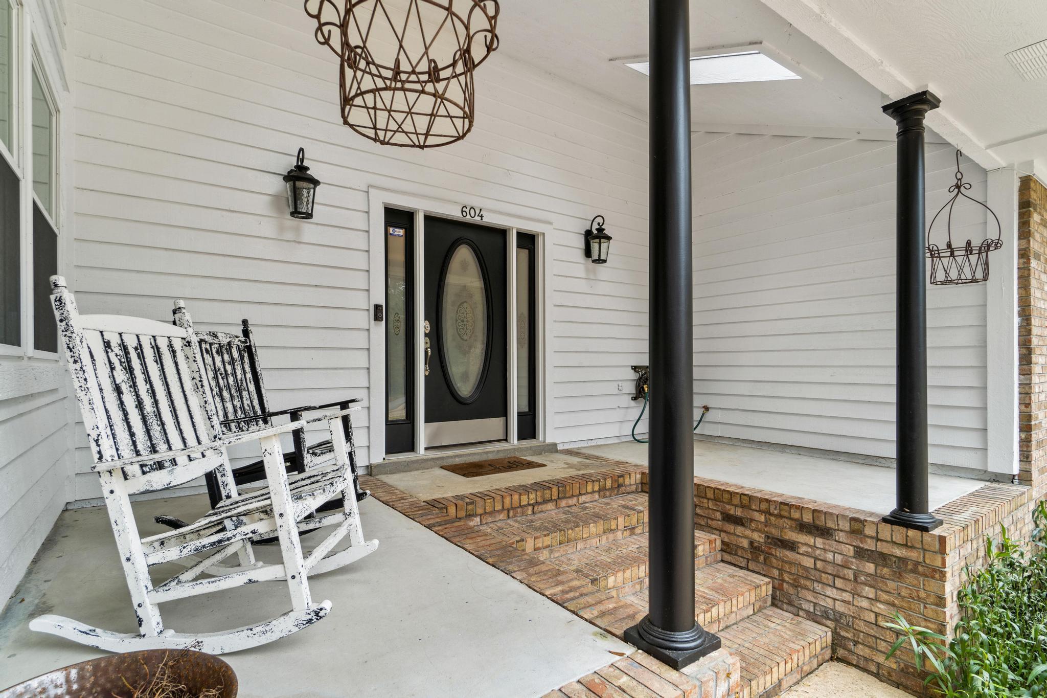 ROCKY,LAKEWAY,FAIRWY (222204.00) - Residential