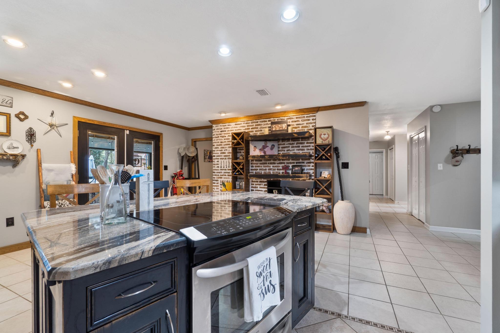 ROCKY,LAKEWAY,FAIRWY (222204.00) - Residential