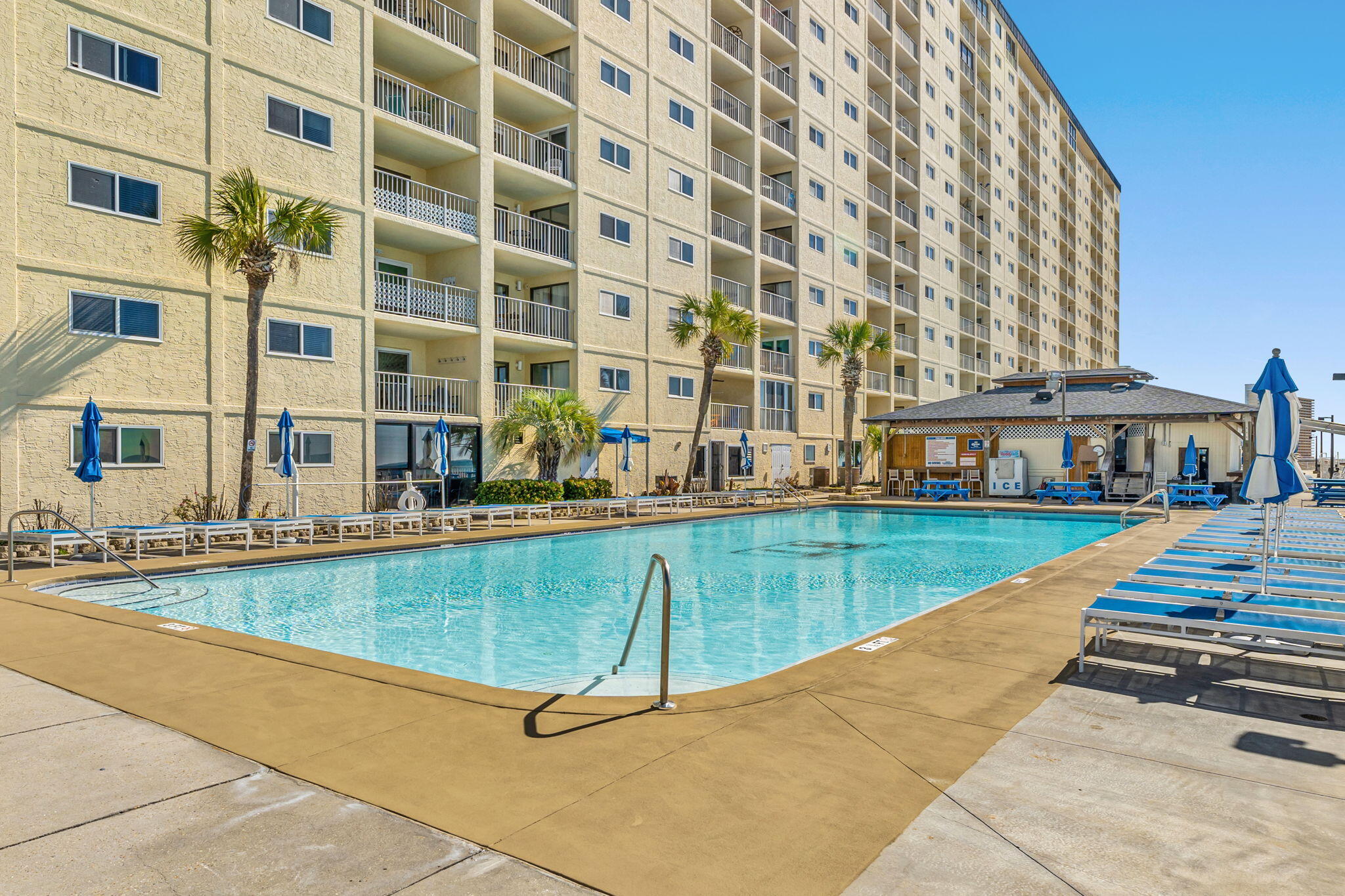 REGENCY TOWERS - Residential