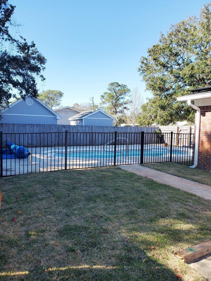 1/2 Off rent for the month of 
                   ***December*** 
Beautiful remodeled 4 bedroom single family home on a large corner lot. Great neighborhood, short commute to Hurlburt Field, shops, and, parks. Features include: Vinyl plank flooring throughout, stainless steel appliances, and granite countertops in kitchen and bathrooms. This home has a saltwater gated pool with  pool service included. Privacy fenced backyard, perfect for entertaining. Enjoy the perks of a solar powered home, owners power bill was less than $100/mo. Pet friendly home, no agressive breeds, pet fee required.