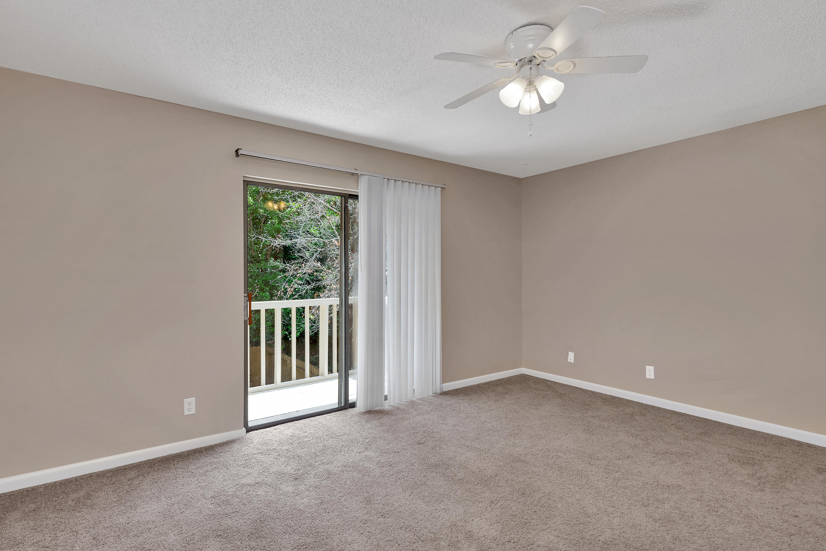 WOODHAM MANOR - Residential