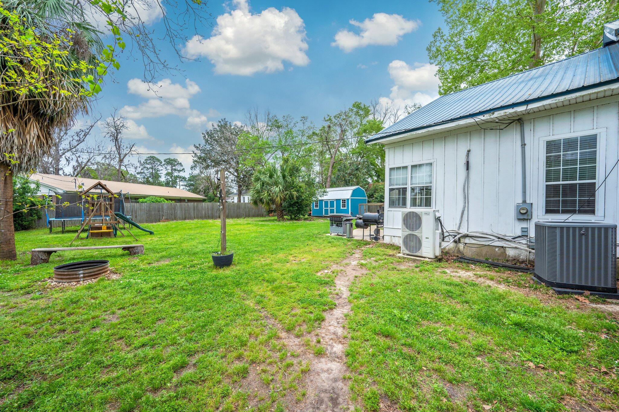 LOTS 17 & 18 BLK 18 HUGHES - Residential