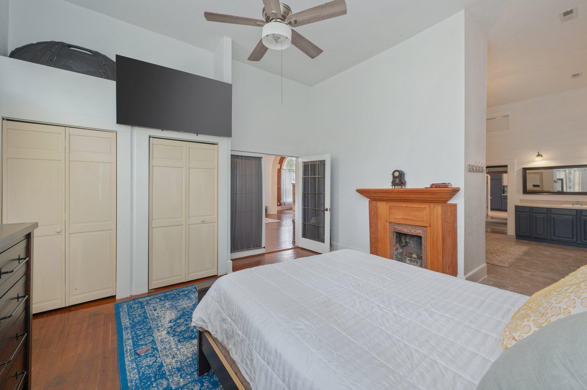 LOTS 17 & 18 BLK 18 HUGHES - Residential