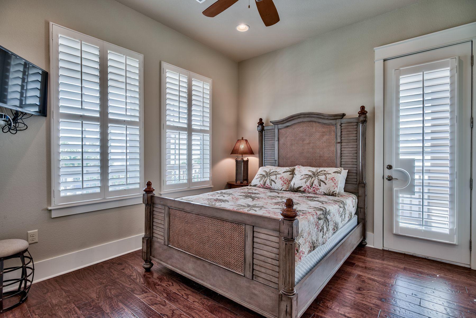 Crystal Shores - Residential