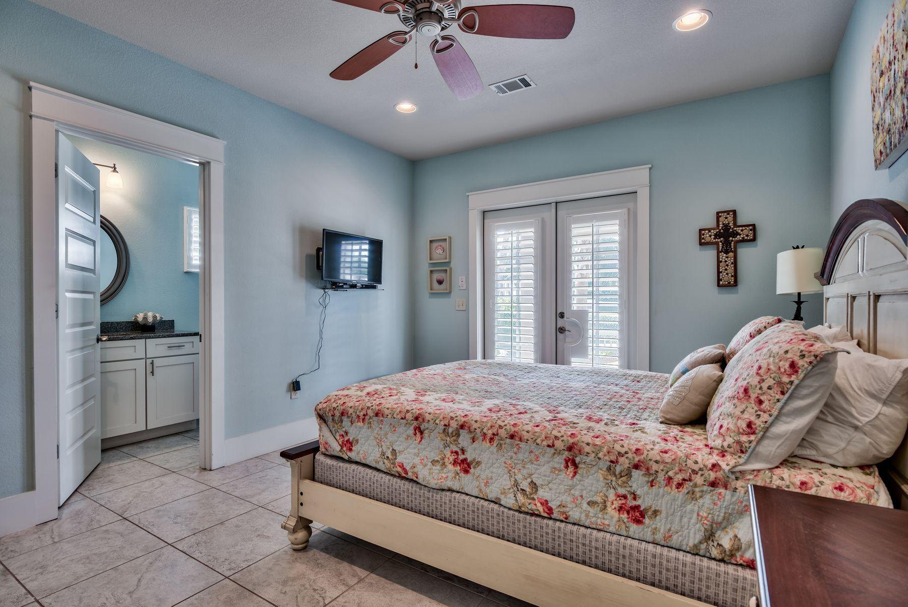 Crystal Shores - Residential