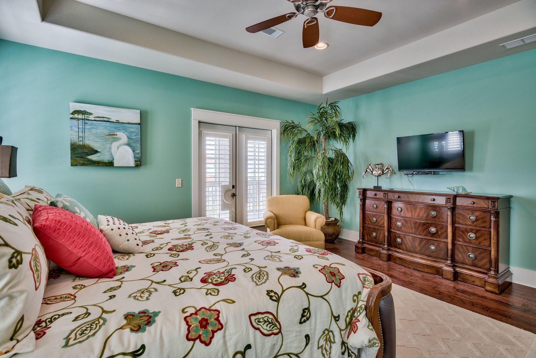 Crystal Shores - Residential