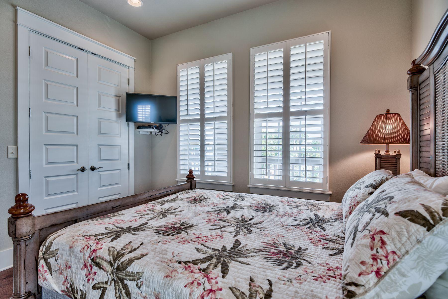 Crystal Shores - Residential