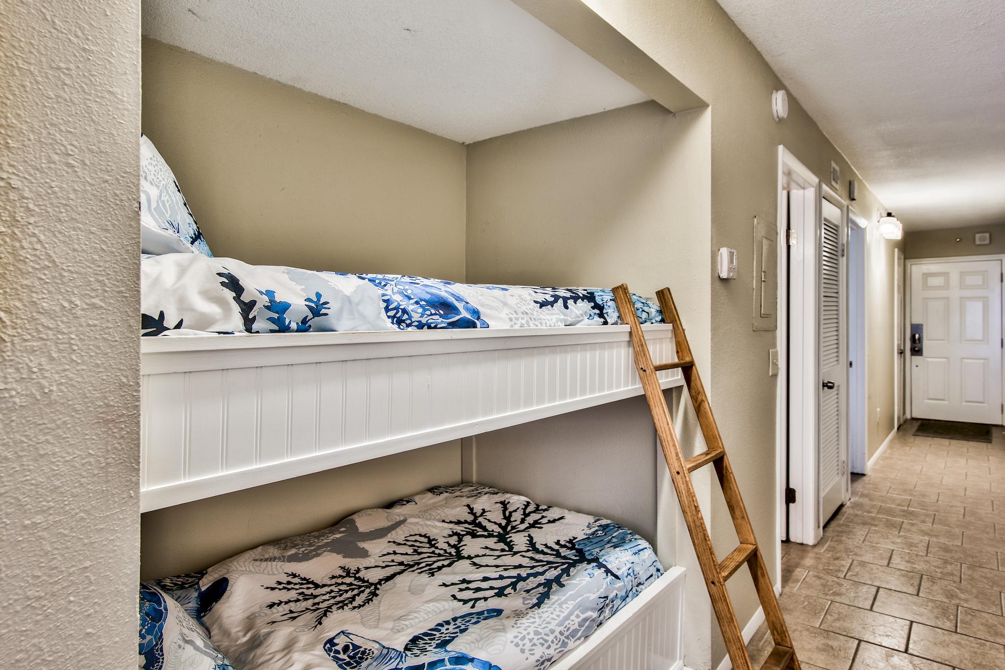 SUMMIT CONDOMINIUM, THE - Residential