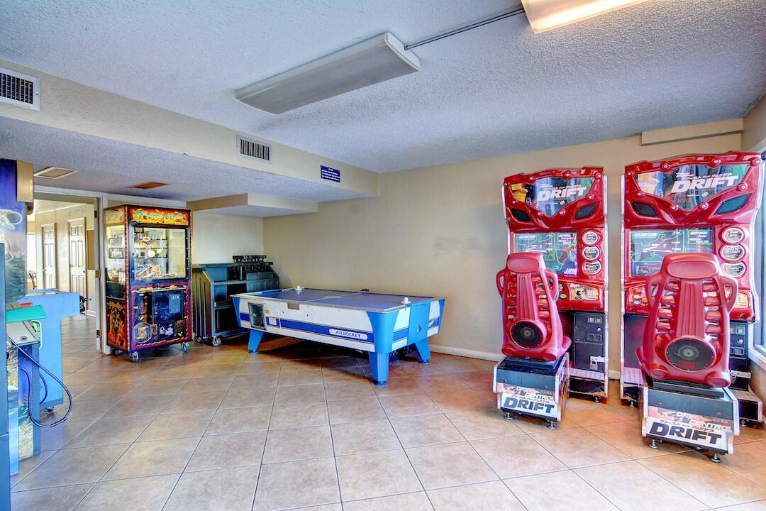 SUMMIT CONDOMINIUM, THE - Residential