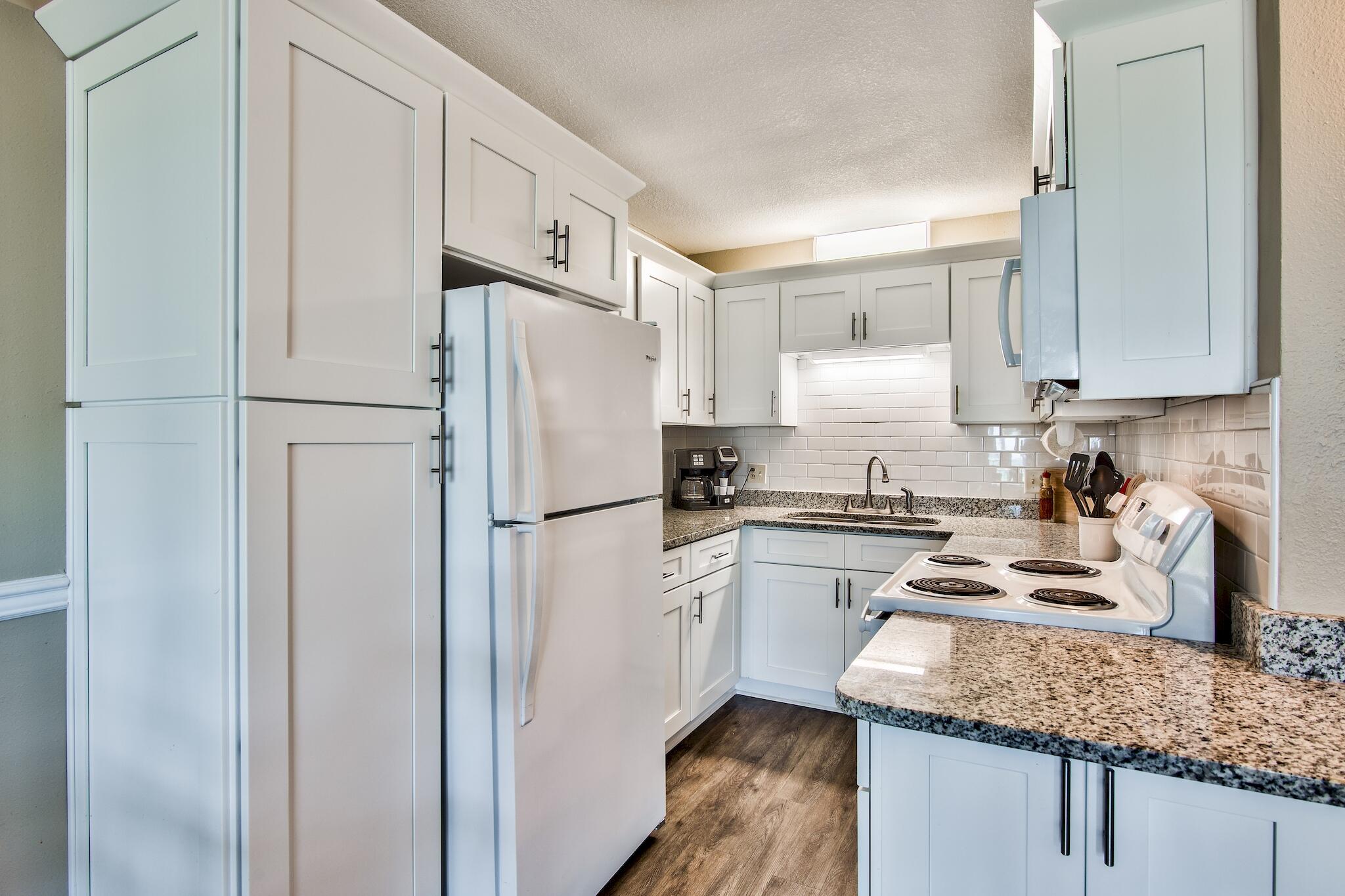 SUMMIT CONDOMINIUM, THE - Residential