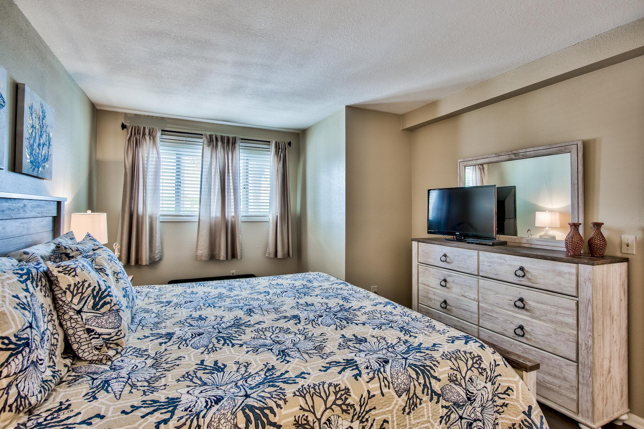 SUMMIT CONDOMINIUM, THE - Residential