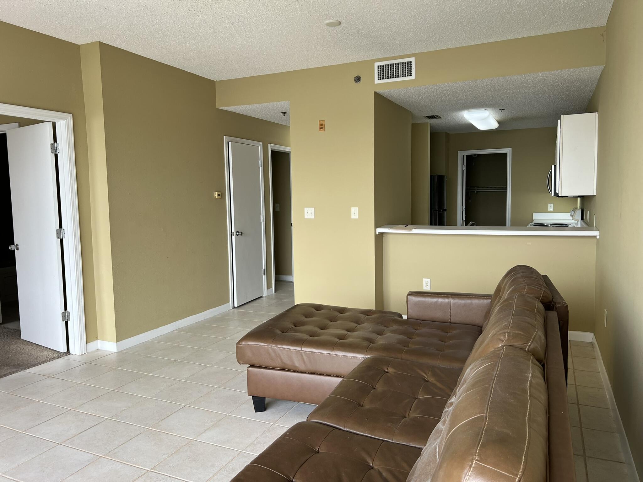 PALM COURT YACHT CLUB - Residential