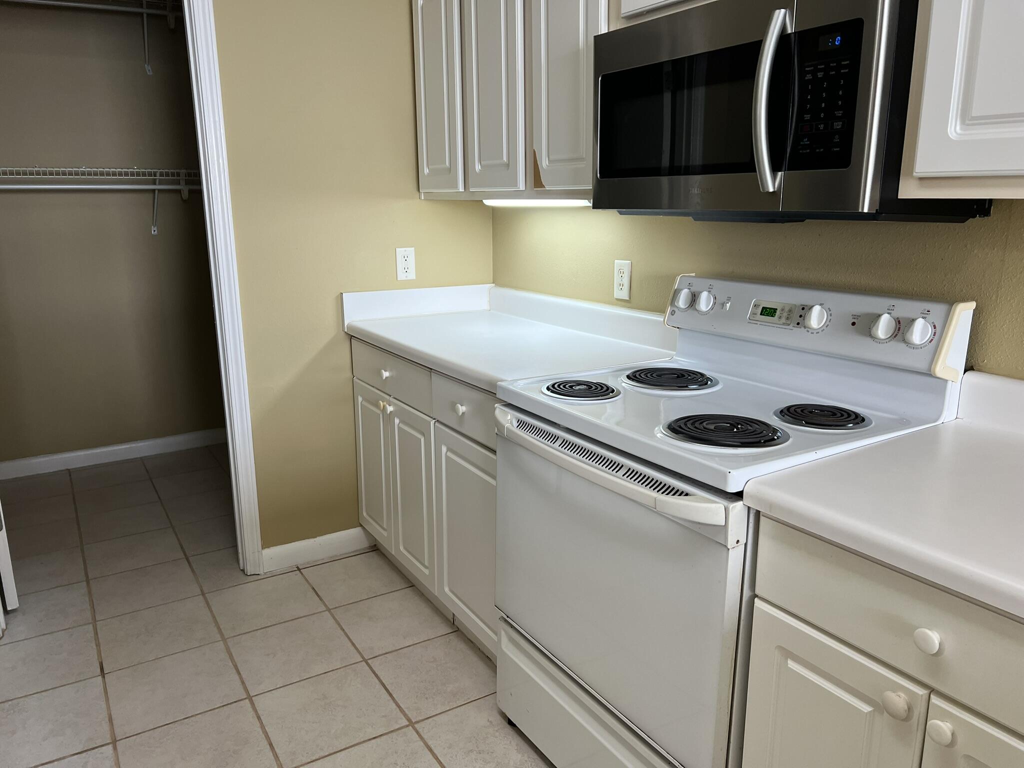 PALM COURT YACHT CLUB - Residential