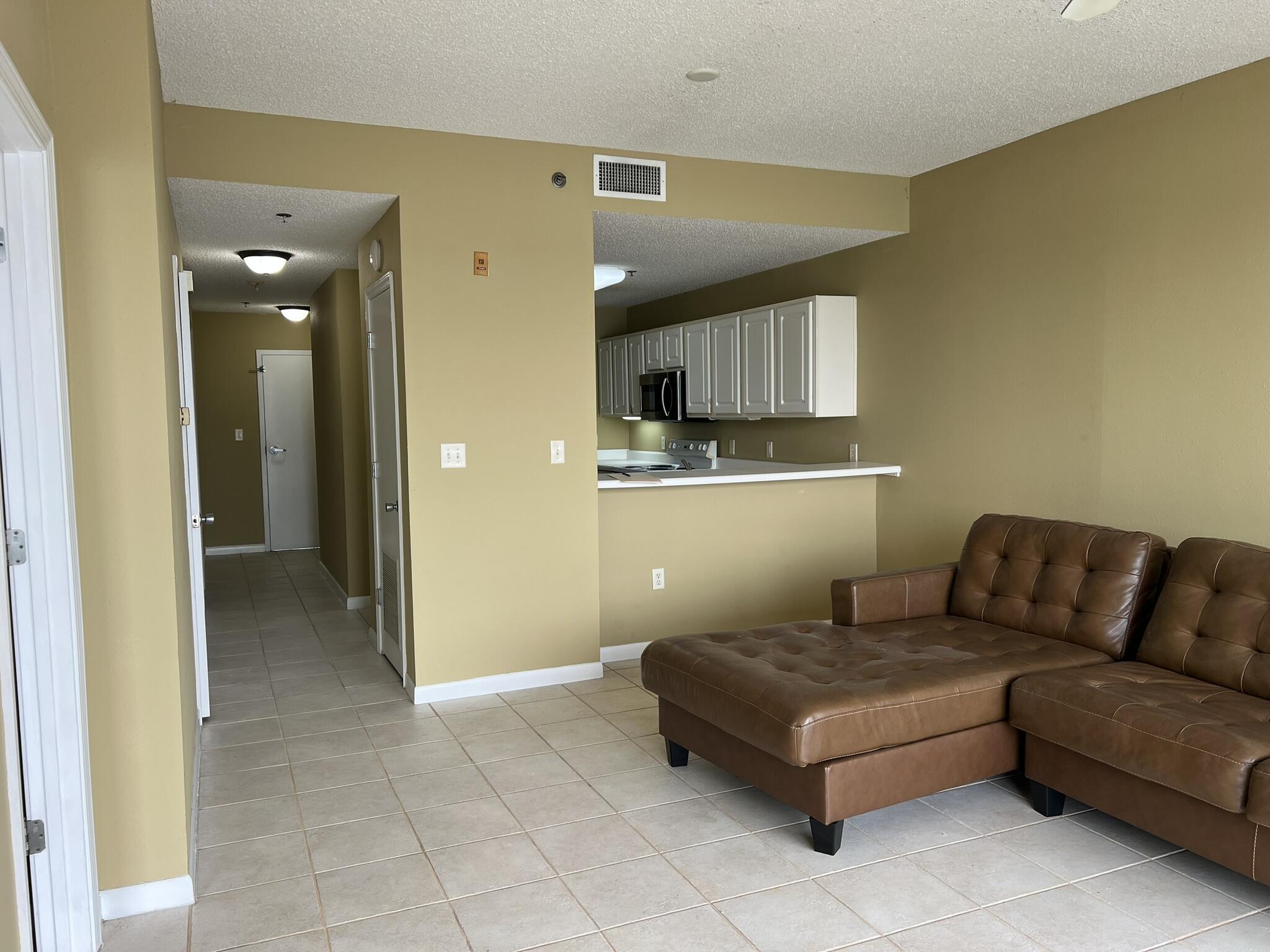 PALM COURT YACHT CLUB - Residential