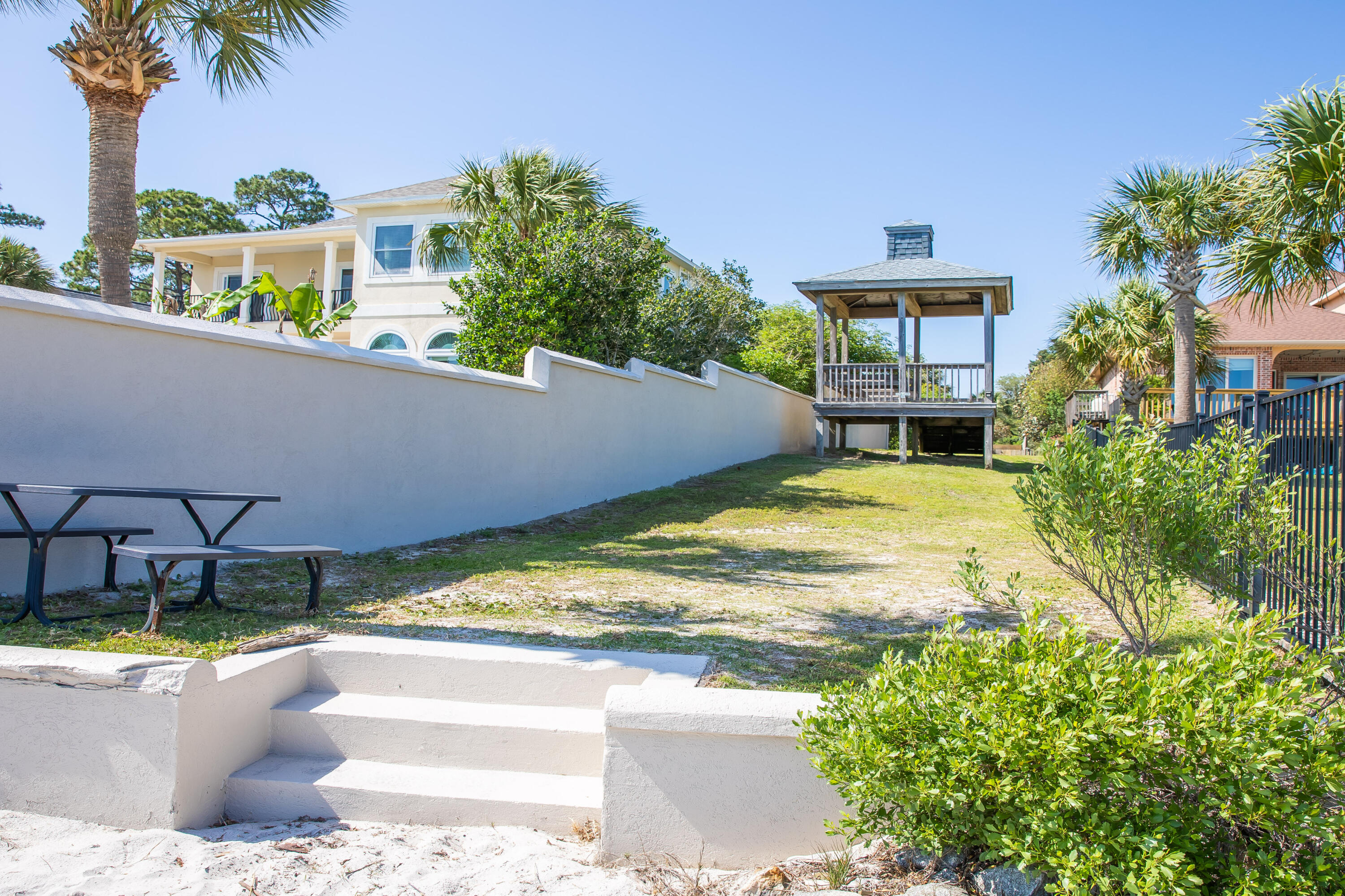 LA FONTAINE PHASE 1 - Land