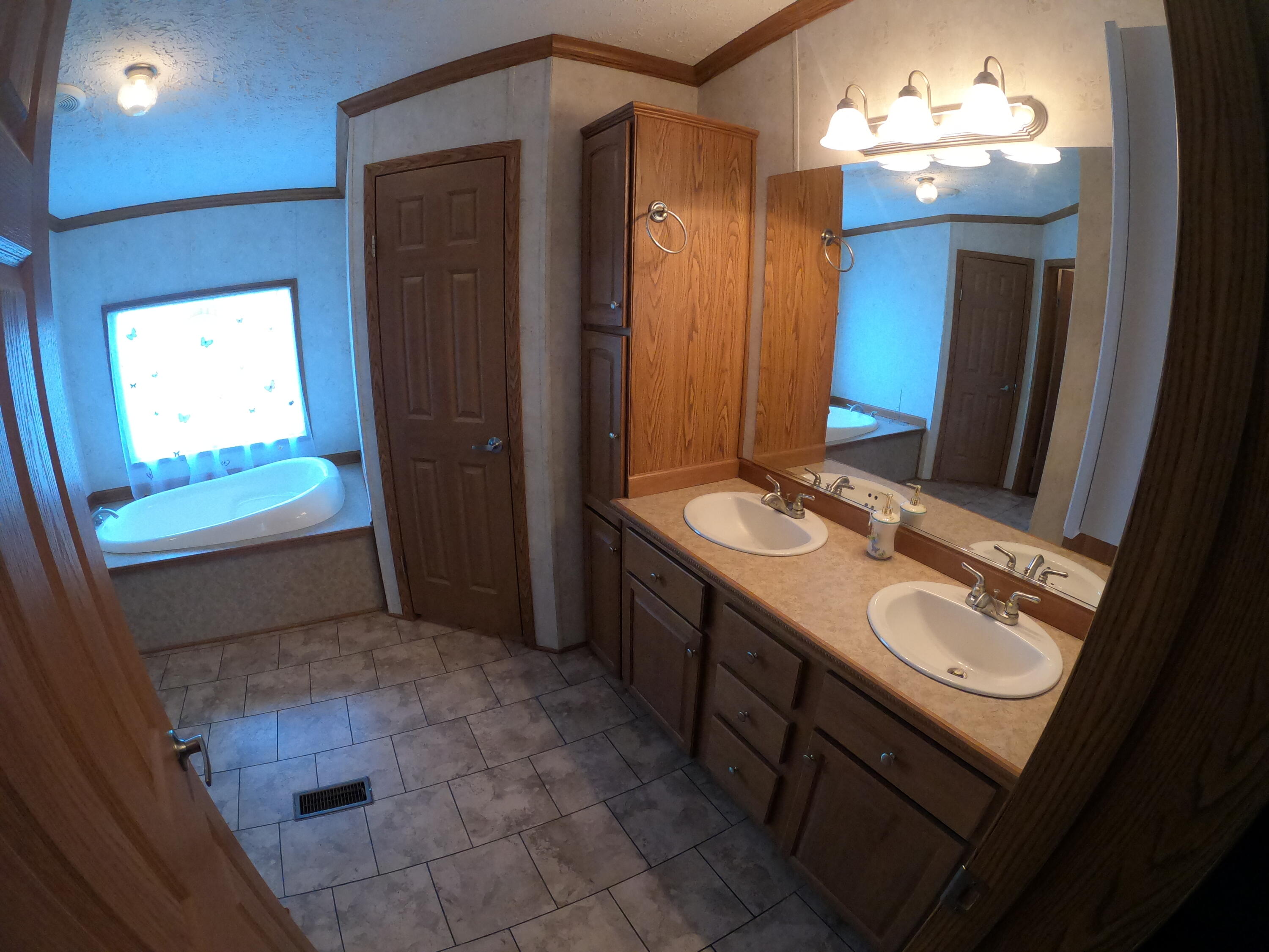 M/H NORTH (221000.10) - Residential