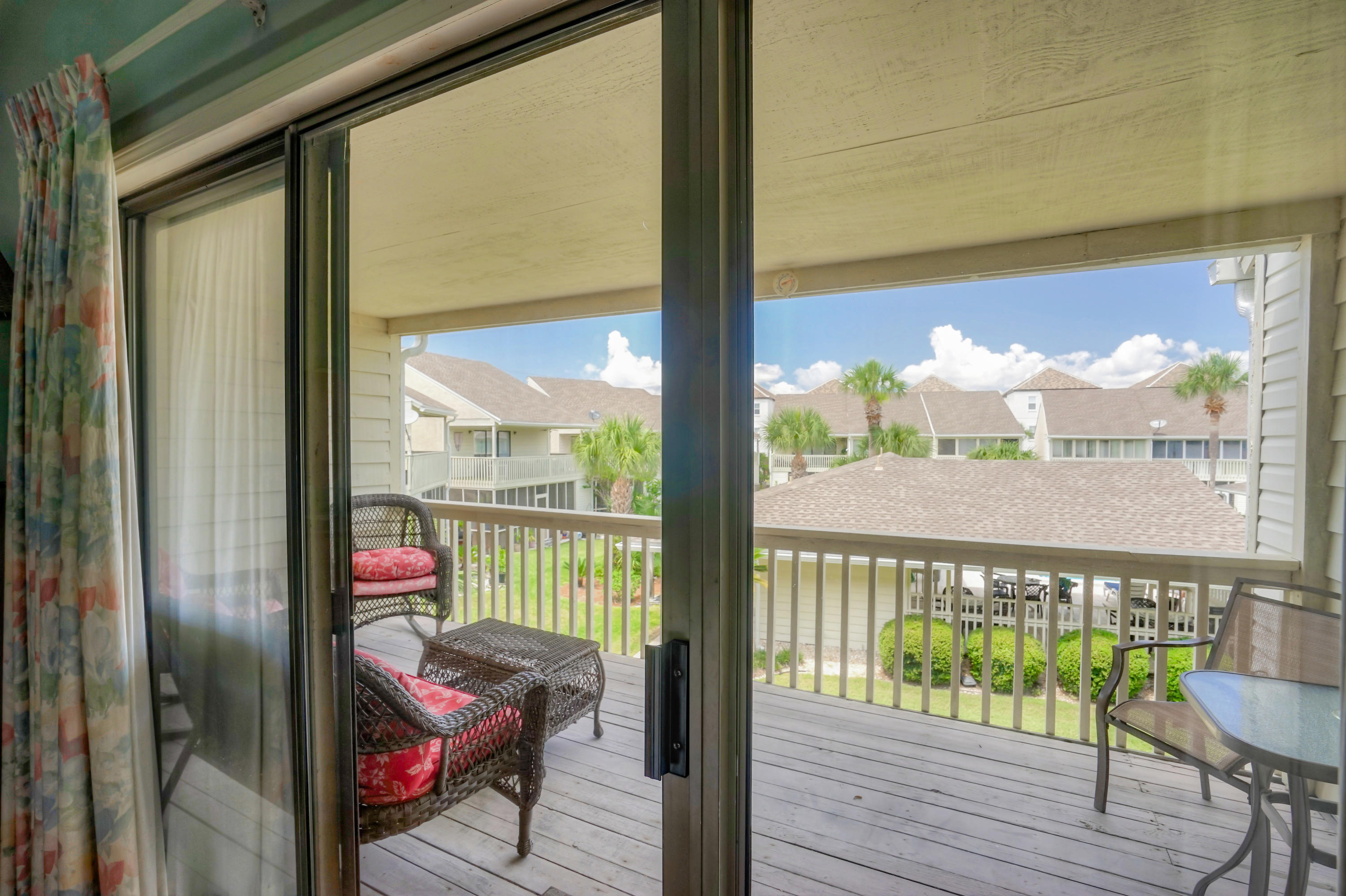 UNIT #116 MISTY COVE TOWNHOMES PH I PB 6-30 & INT IN COMMON ELEMENTS AS RECD IN OR 330-254 OR 1726-3 - Residential