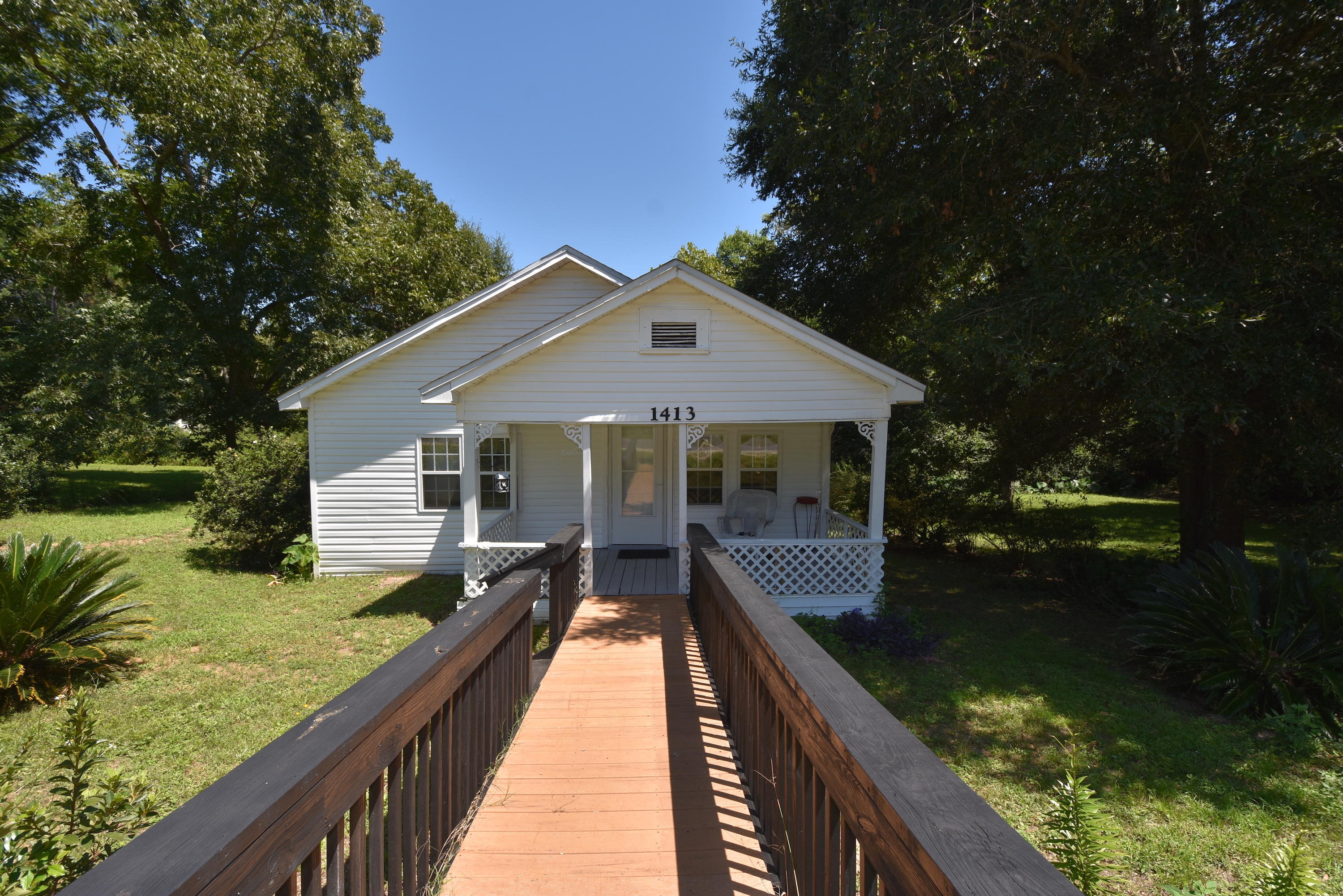 Home conveniently located in town on the south side of Crestview. There is plenty of room for expansion or for your home business with this almost one-half acre corner lot. New windows, flooring, vinyl siding in 2011. HVAC system apprx 13 years old. Large front and back porches. Storage access under house and back porch. Tax record has Effective Year Built 1988 and Actual Yr Built at 1940, believed to be newer than 1940. Home was moved on the property in 1986. Home conveys ''AS IS''. Commercially zoned property just 1 block off Hwy 85 South. Corner location with 190 ft on Pearl Street S and 100 ft on Williams Ave E. Great location for your business at an affordable price!