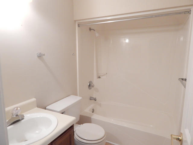 LAKESIDE CONDO AT BLUEWATER BAY - Residential