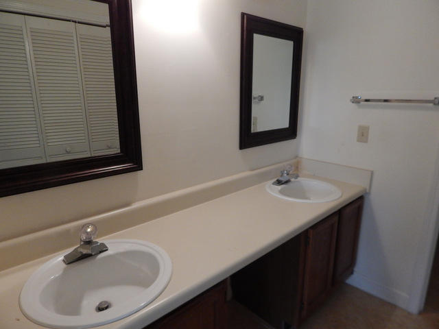 LAKESIDE CONDO AT BLUEWATER BAY - Residential