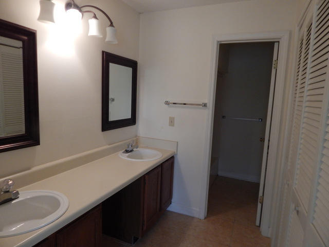 LAKESIDE CONDO AT BLUEWATER BAY - Residential