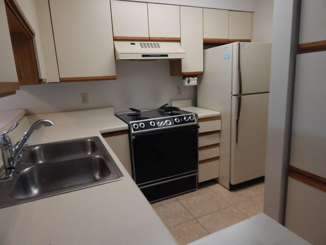 LAKESIDE CONDO AT BLUEWATER BAY - Residential