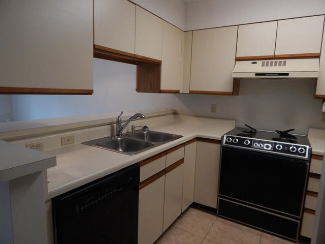 LAKESIDE CONDO AT BLUEWATER BAY - Residential