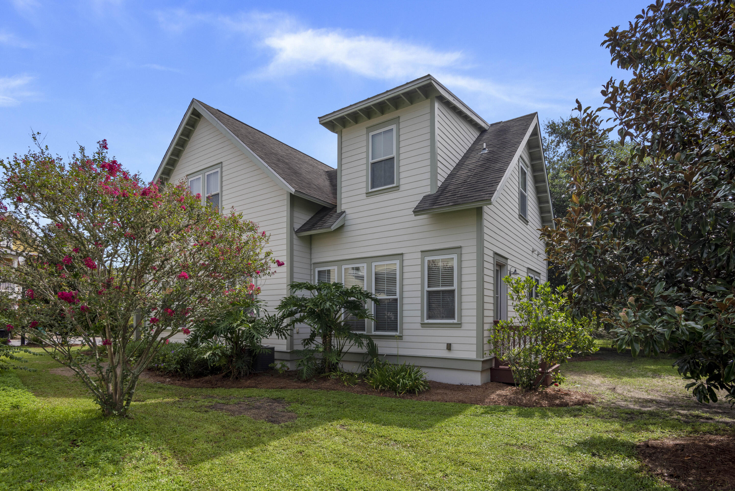 HARRISON'S WALK - Residential