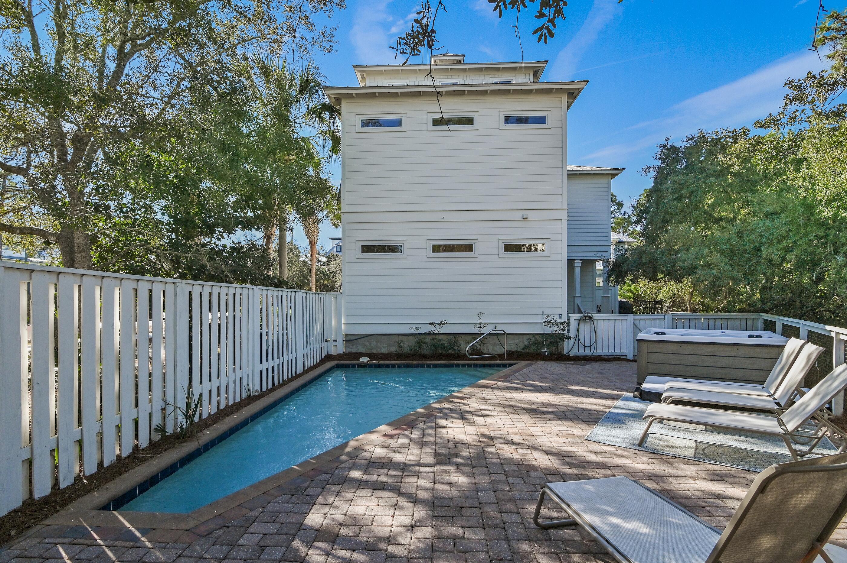 LAKEWOOD ESTATES - Residential