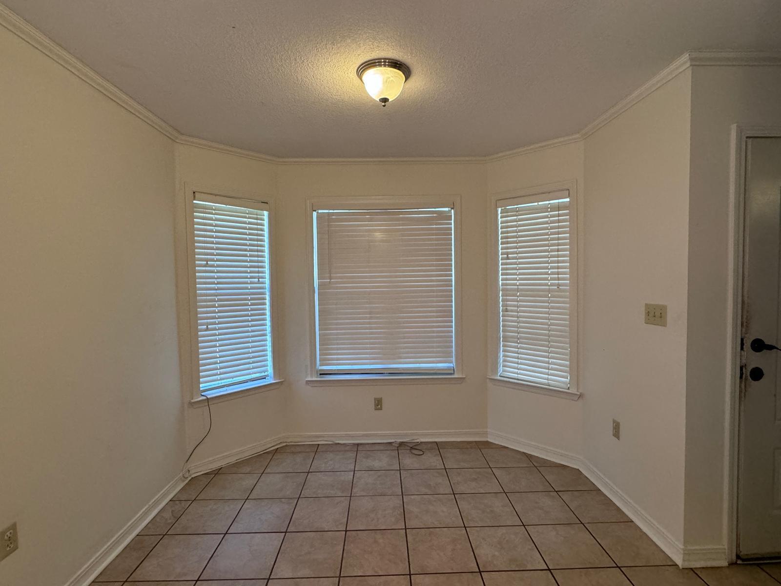 SHOAL CREEK MANOR WEST - Residential Lease