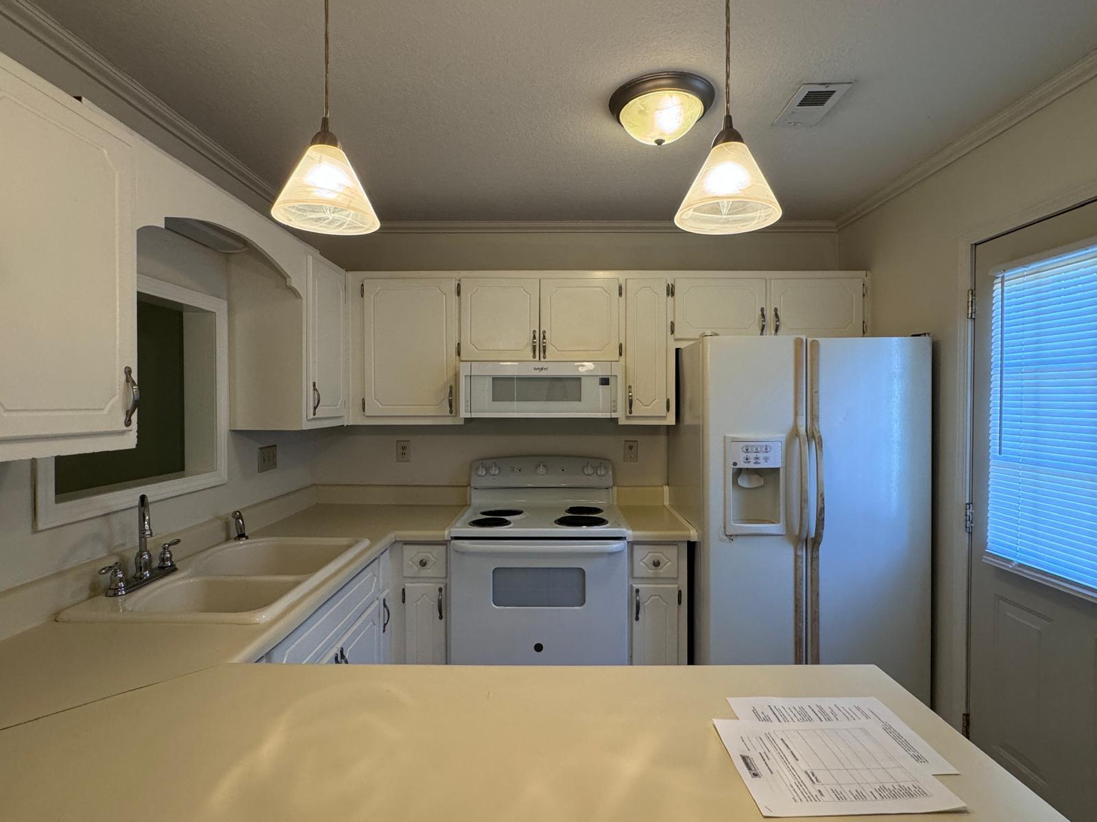 SHOAL CREEK MANOR WEST - Residential Lease