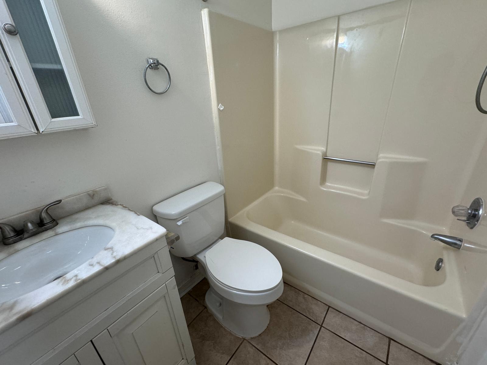 SHOAL CREEK MANOR WEST - Residential Lease