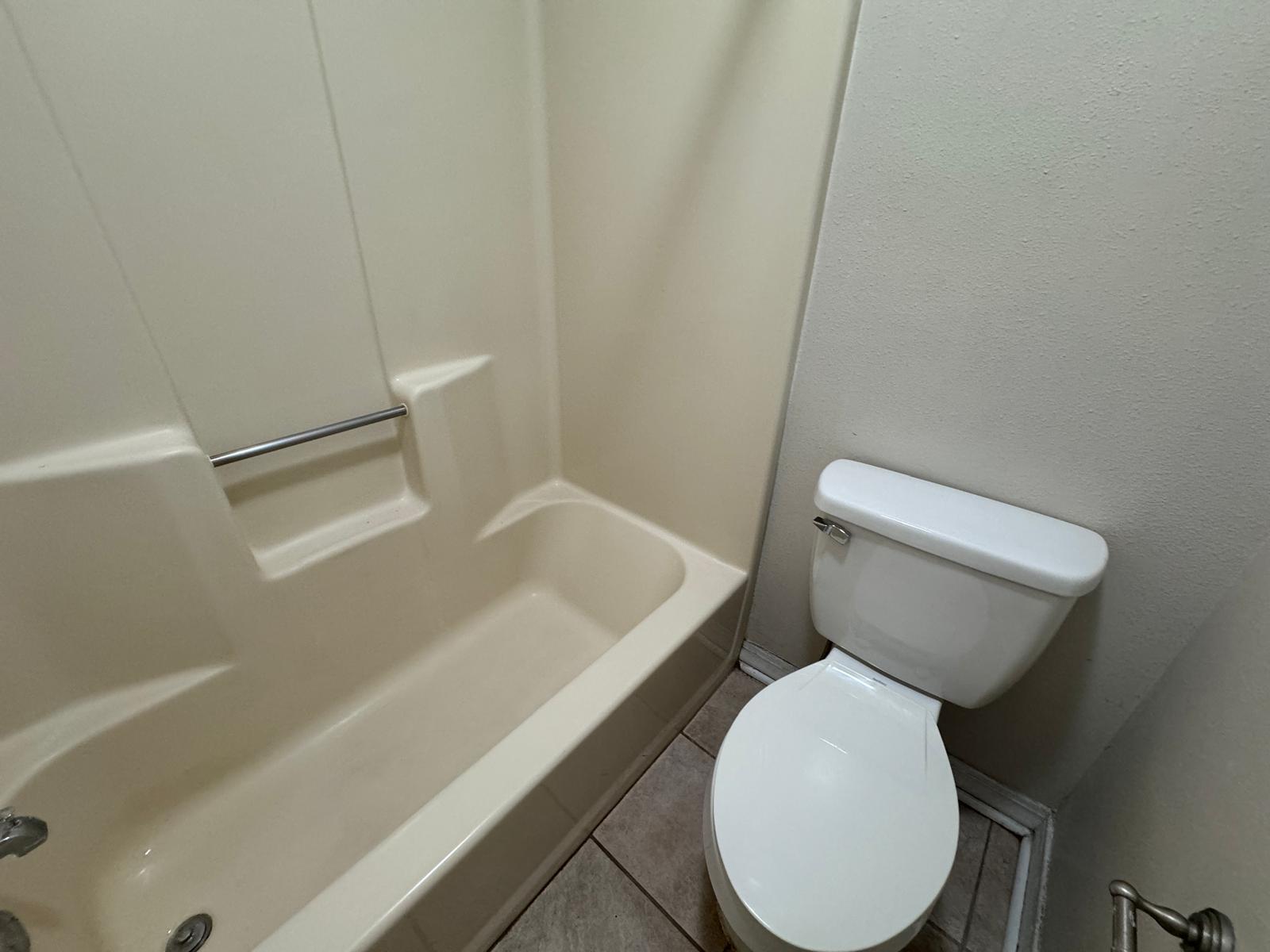 SHOAL CREEK MANOR WEST - Residential Lease