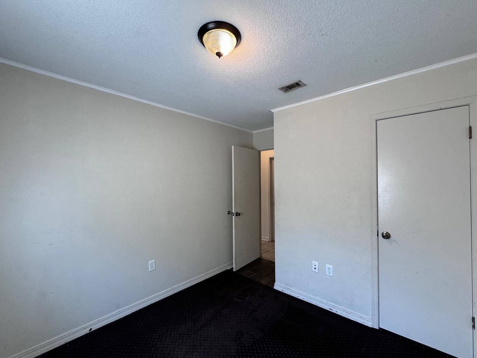 SHOAL CREEK MANOR WEST - Residential Lease