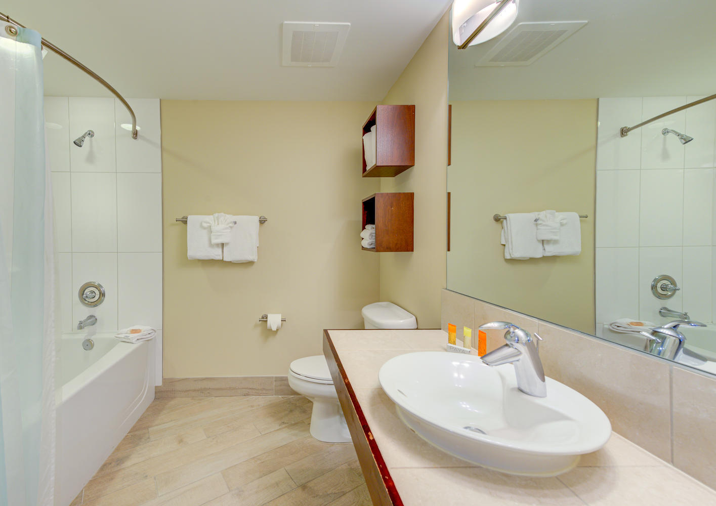 BAHIA CONDO - Residential