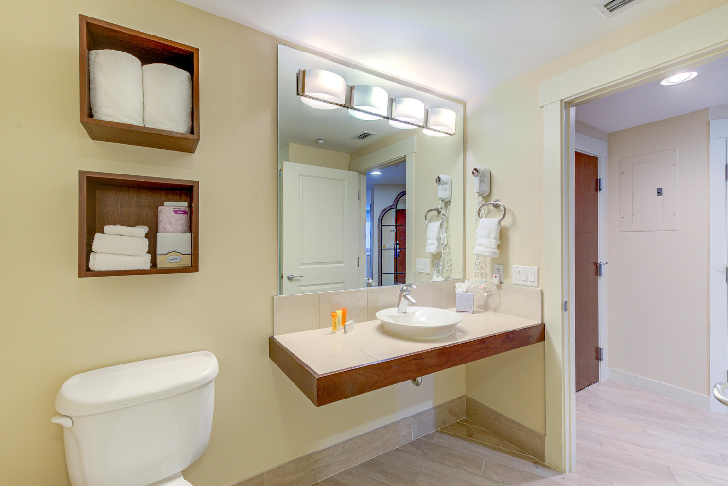 BAHIA CONDO - Residential