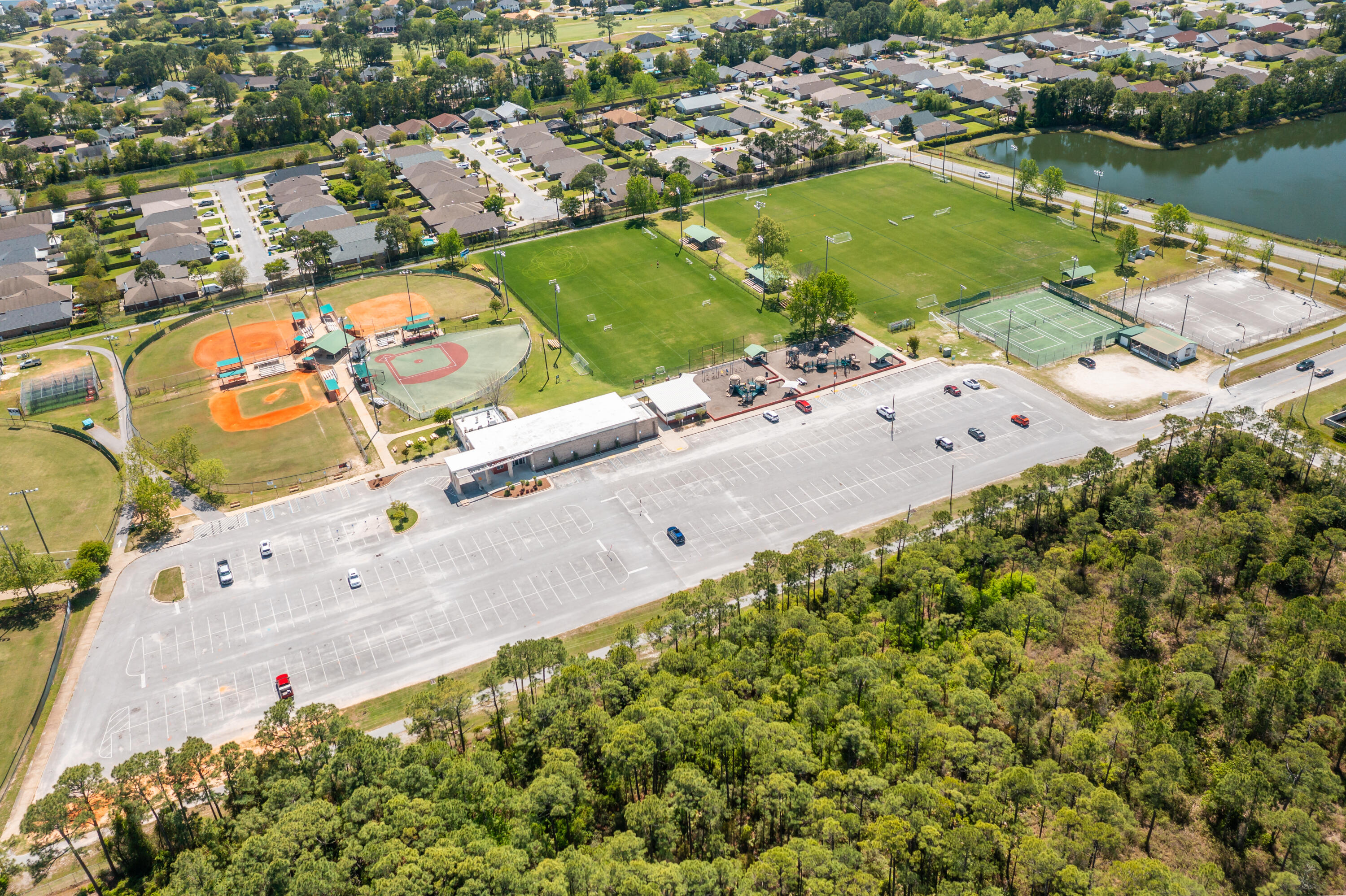 BAY COLONY - Residential