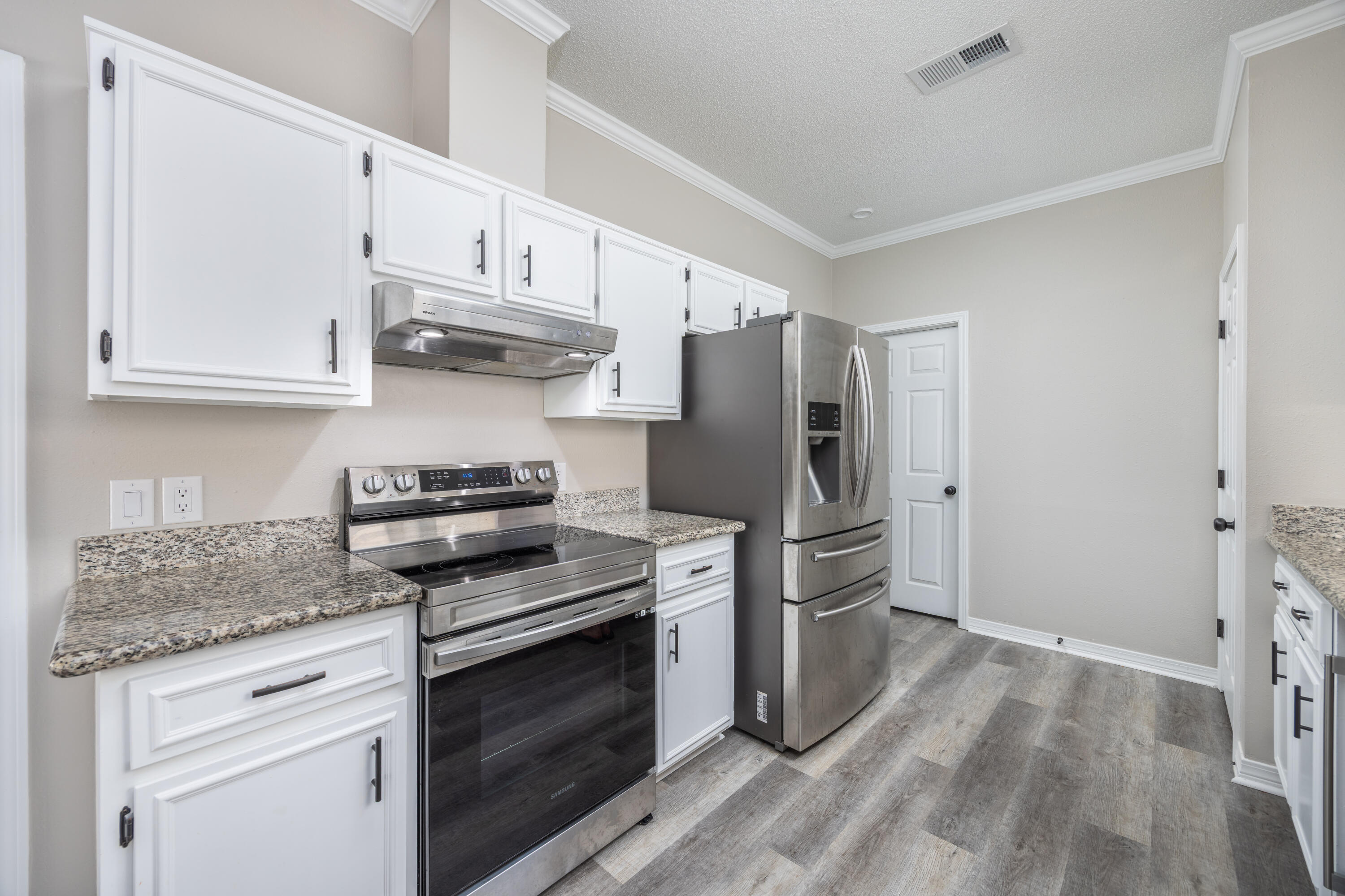 BAY COLONY - Residential
