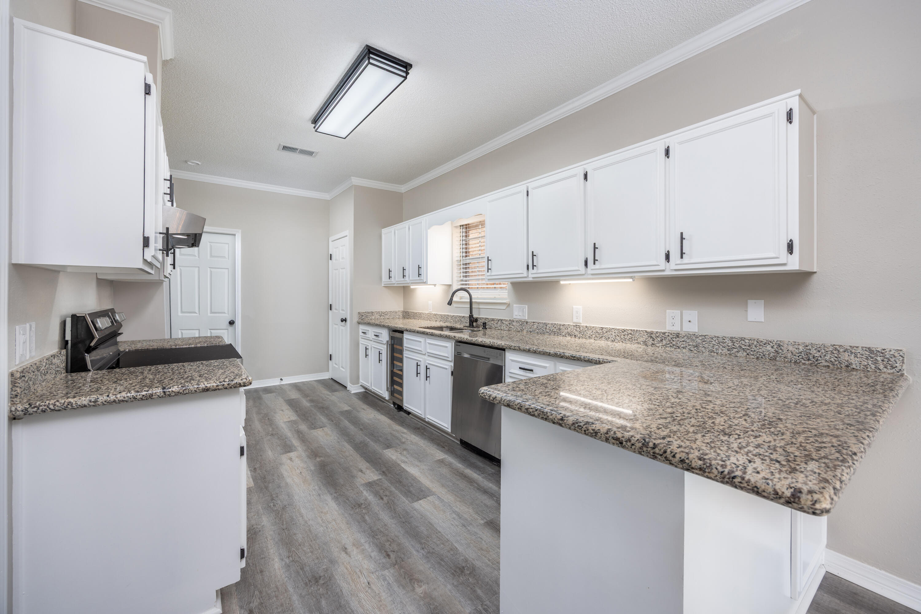 BAY COLONY - Residential