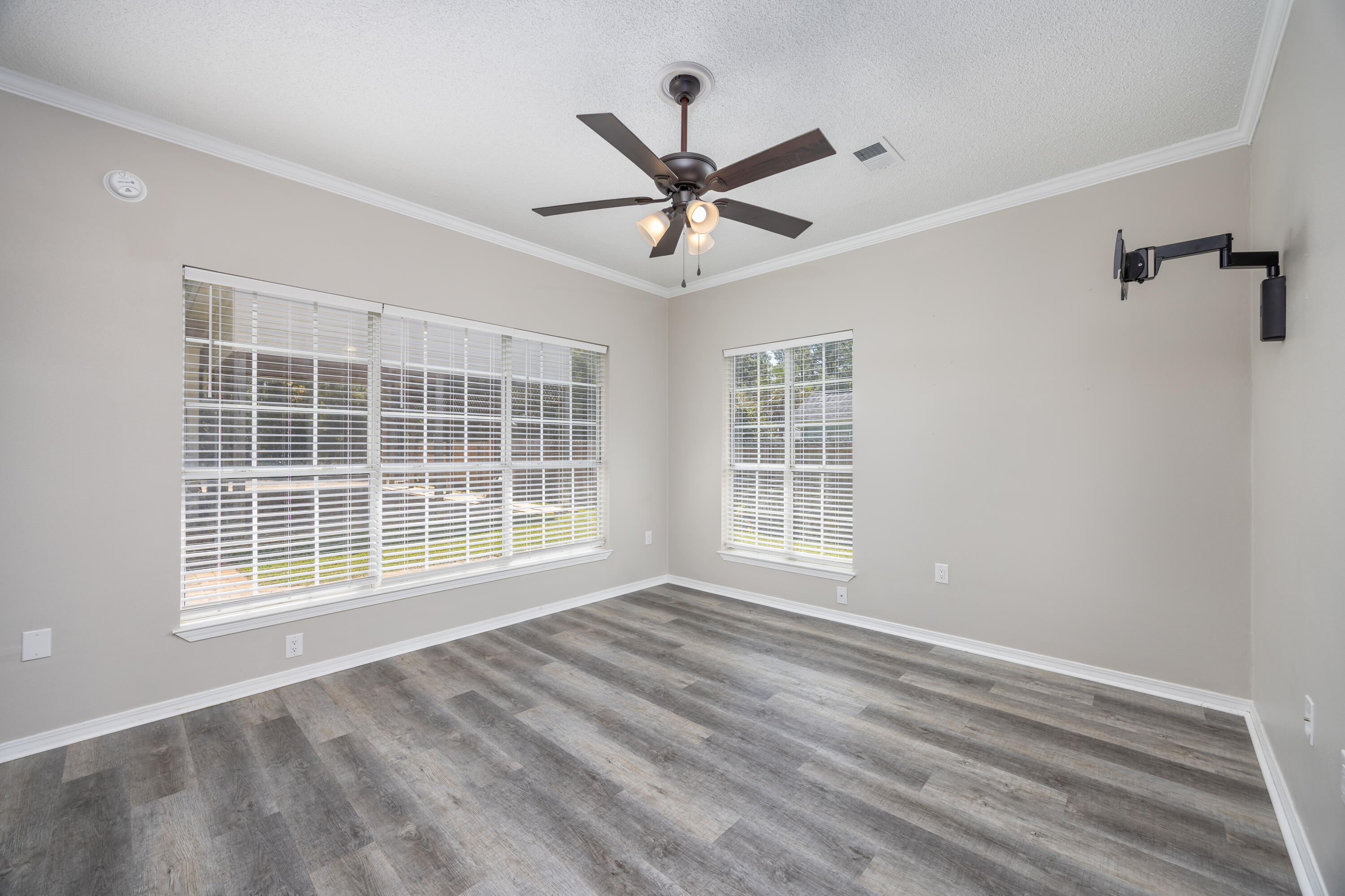 BAY COLONY - Residential