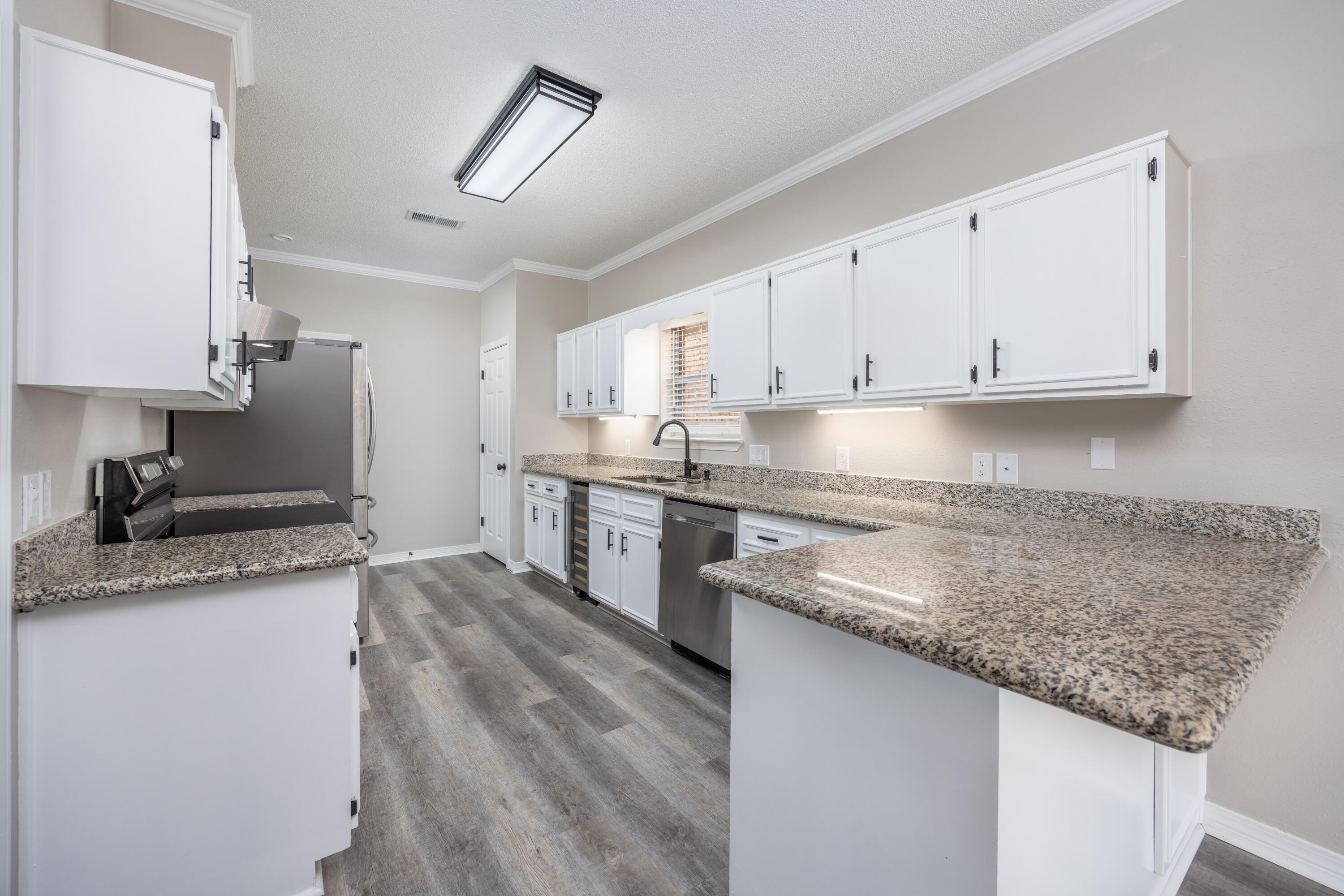 BAY COLONY - Residential