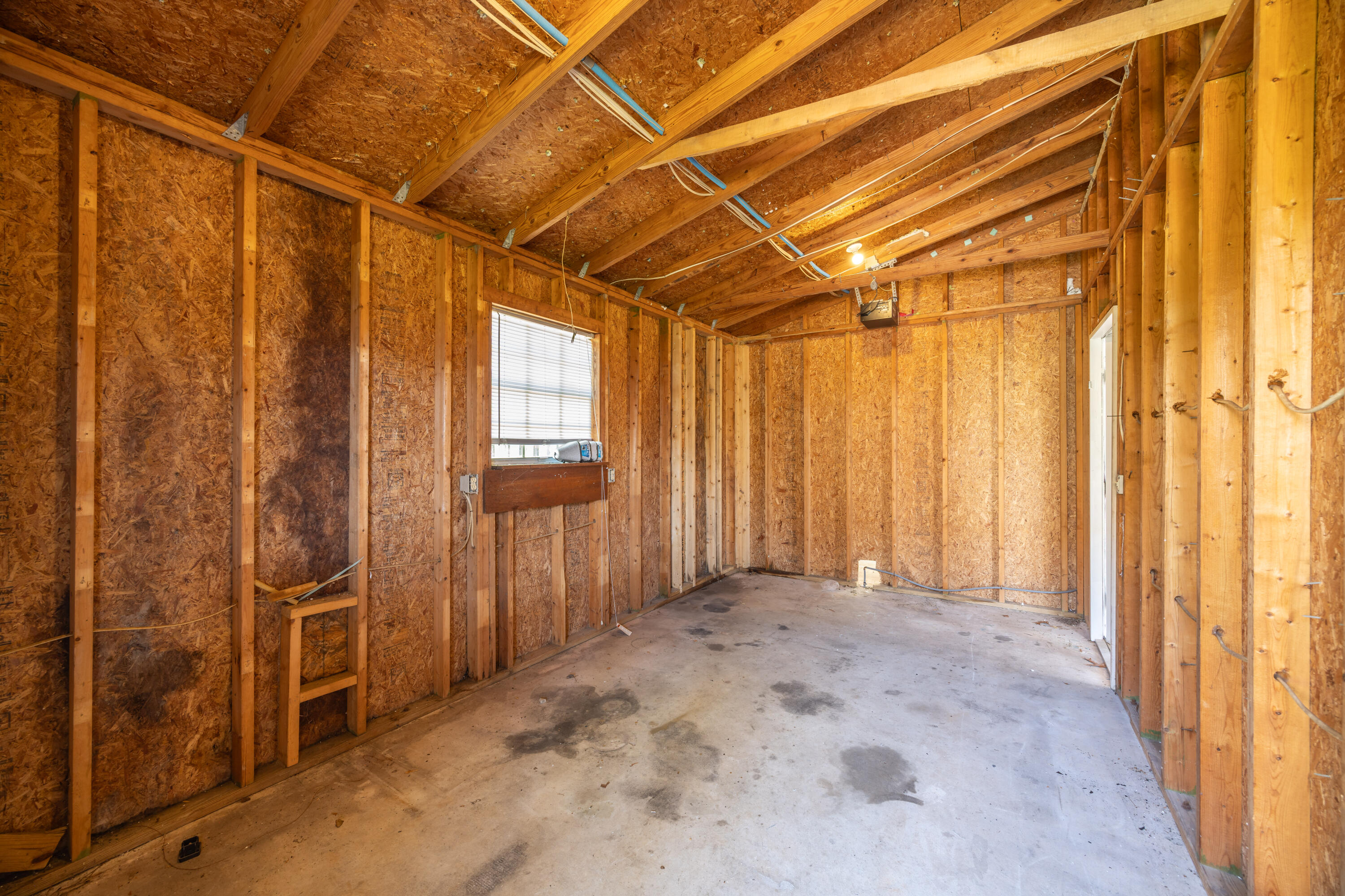 BAY COLONY - Residential