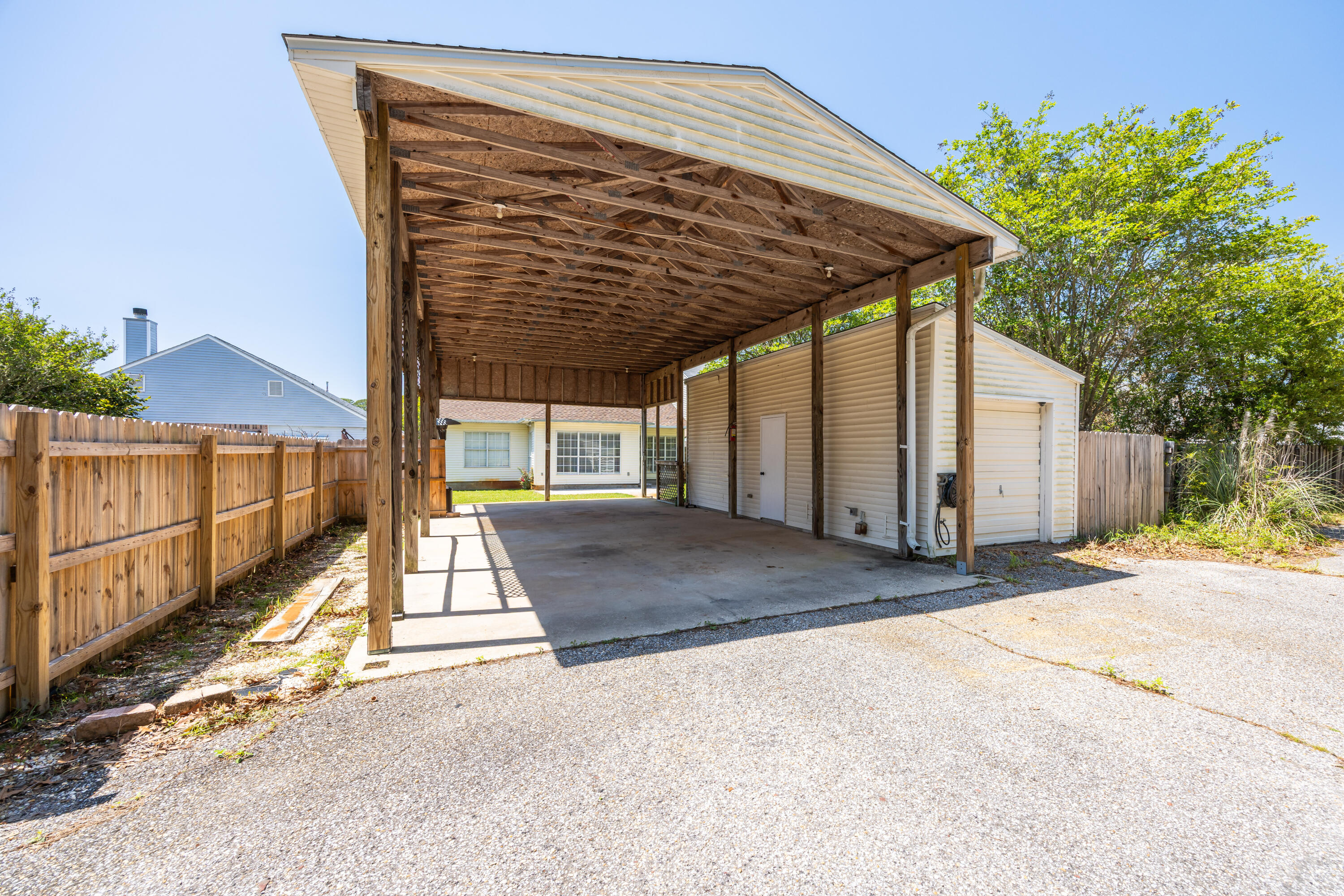 BAY COLONY - Residential