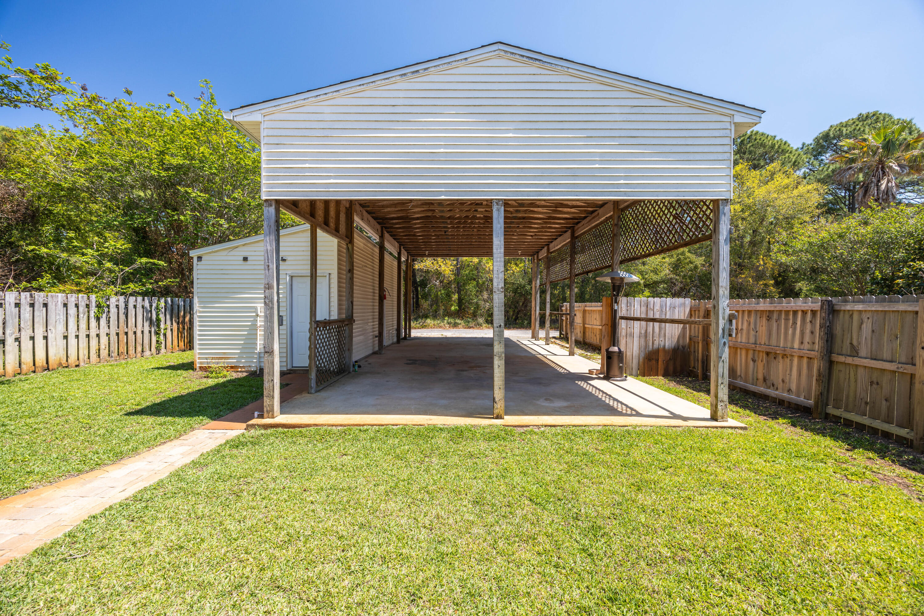 BAY COLONY - Residential