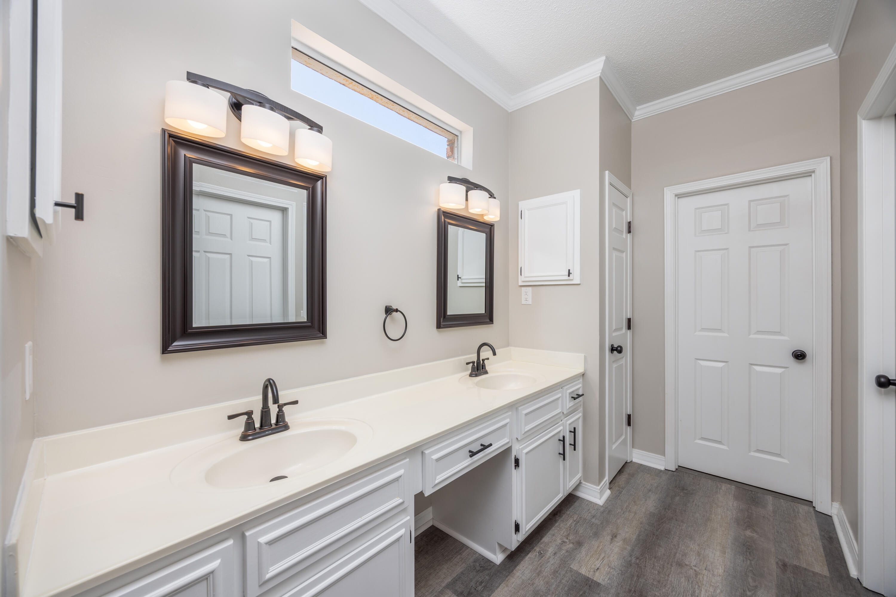 BAY COLONY - Residential