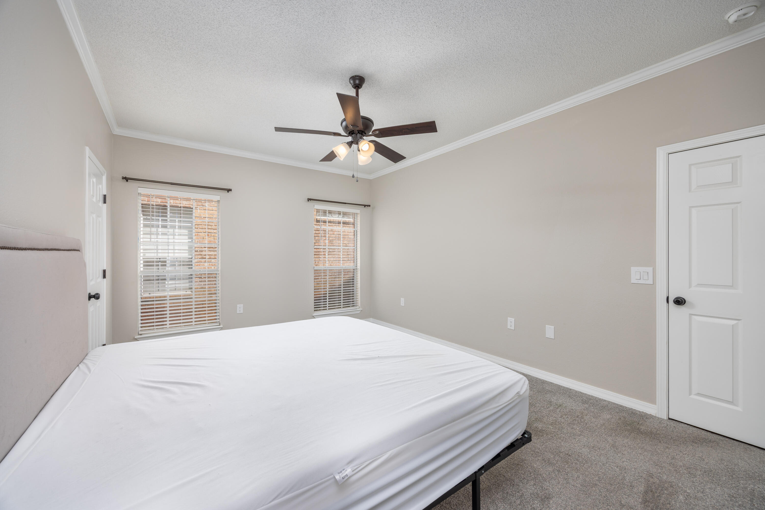 BAY COLONY - Residential