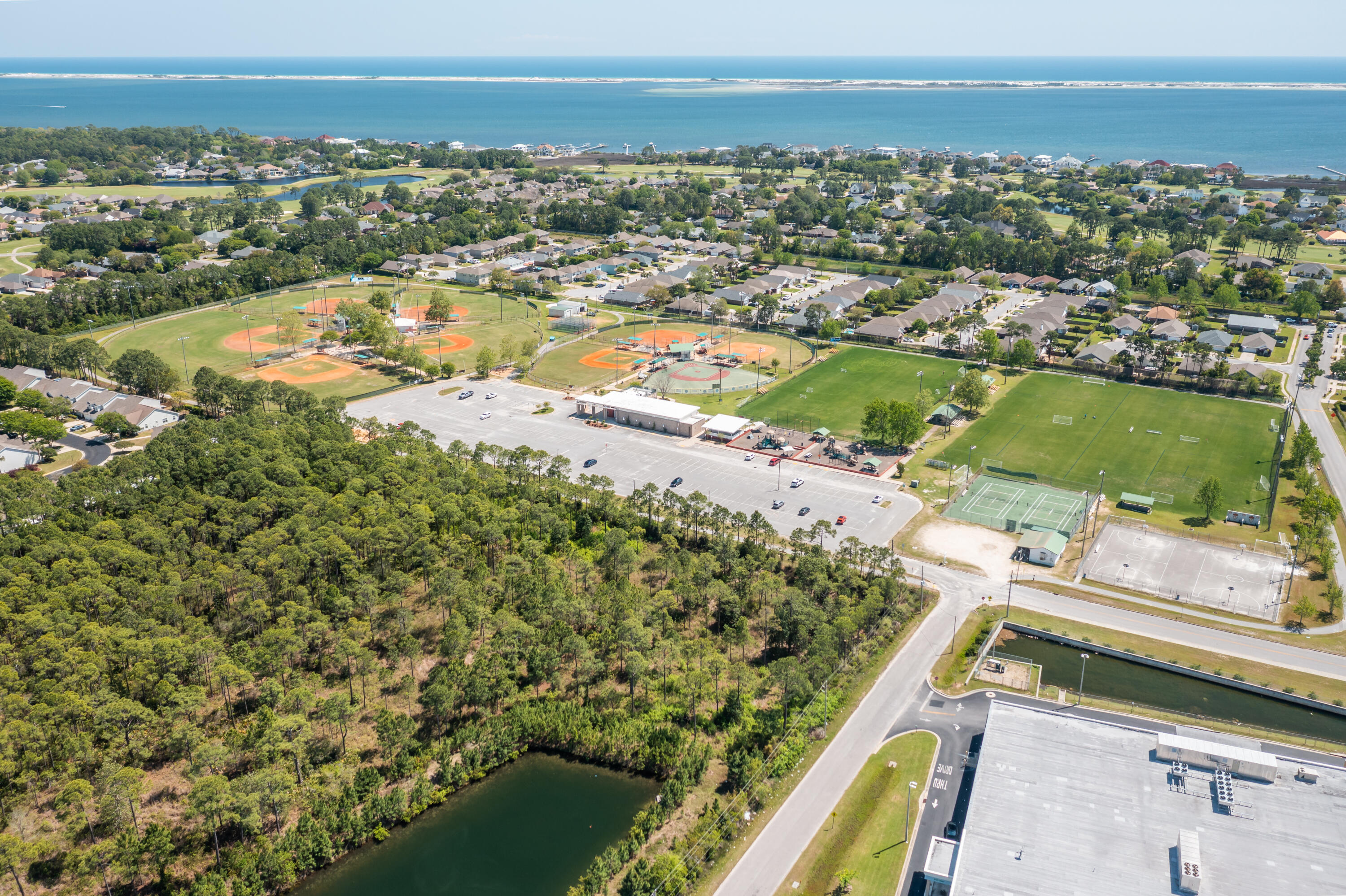 BAY COLONY - Residential