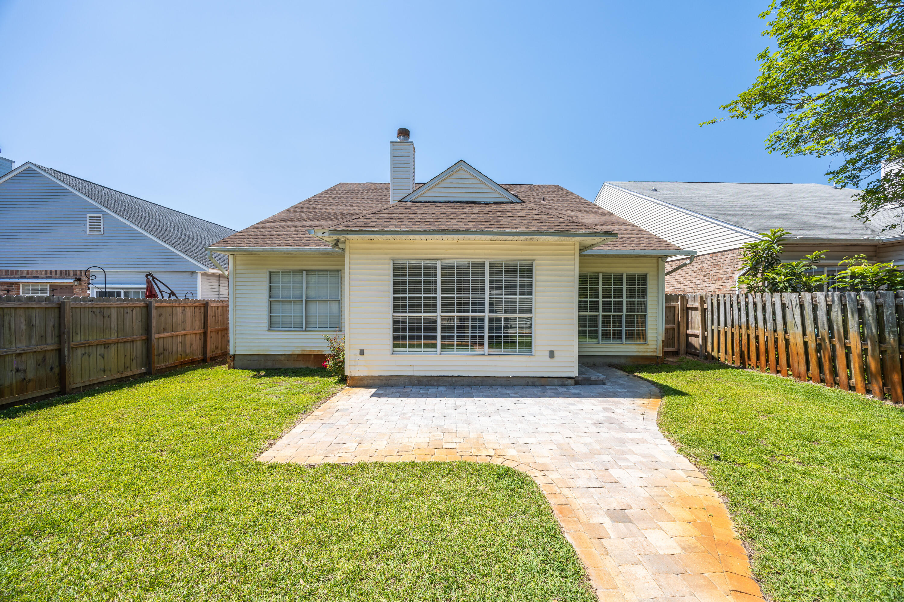 BAY COLONY - Residential