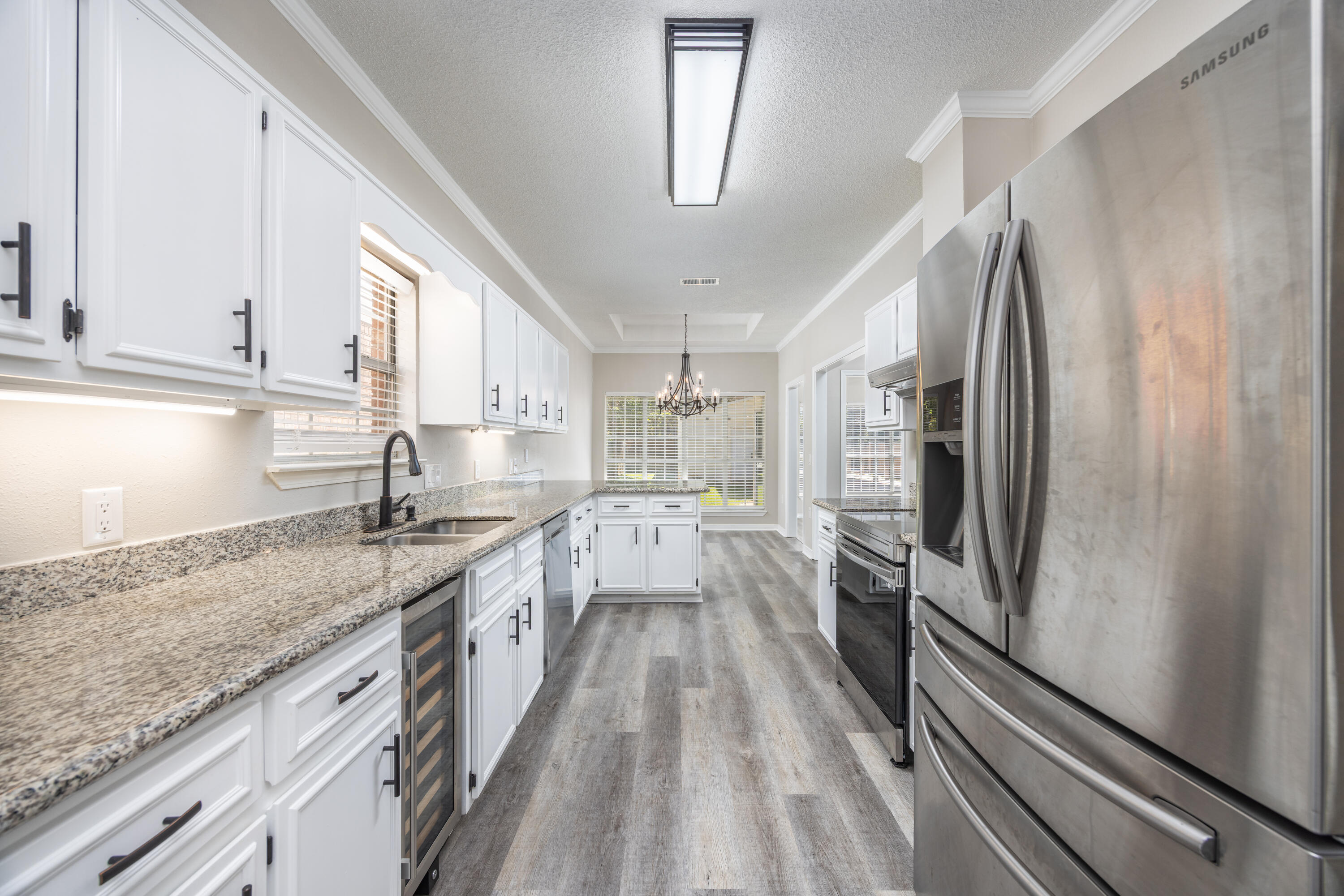 BAY COLONY - Residential